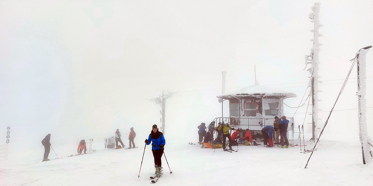 Rotunda druhý raz – už to tu zhustlo, utekáme smer Minčol. Rotunda_druhý_raz_–_už_to_tu_zhustlo,_utekáme_smer_Minčol.